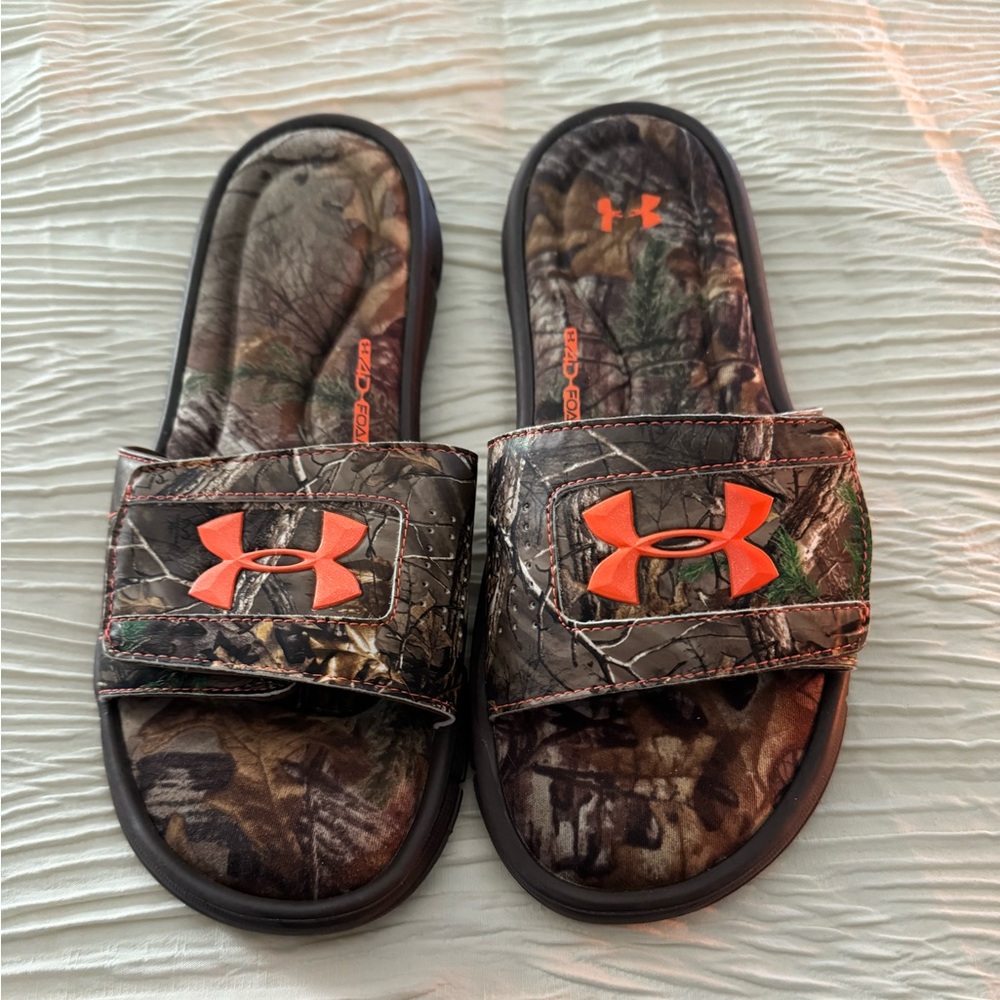 Under Armour - Camo Scuffs | Size 9